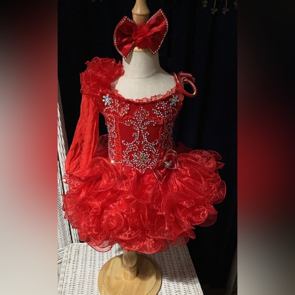 New red pageant dress - Picture 1 of 6